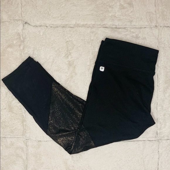 Black and Gold Fabletics Cropped Leggings - Picture 1 of 4